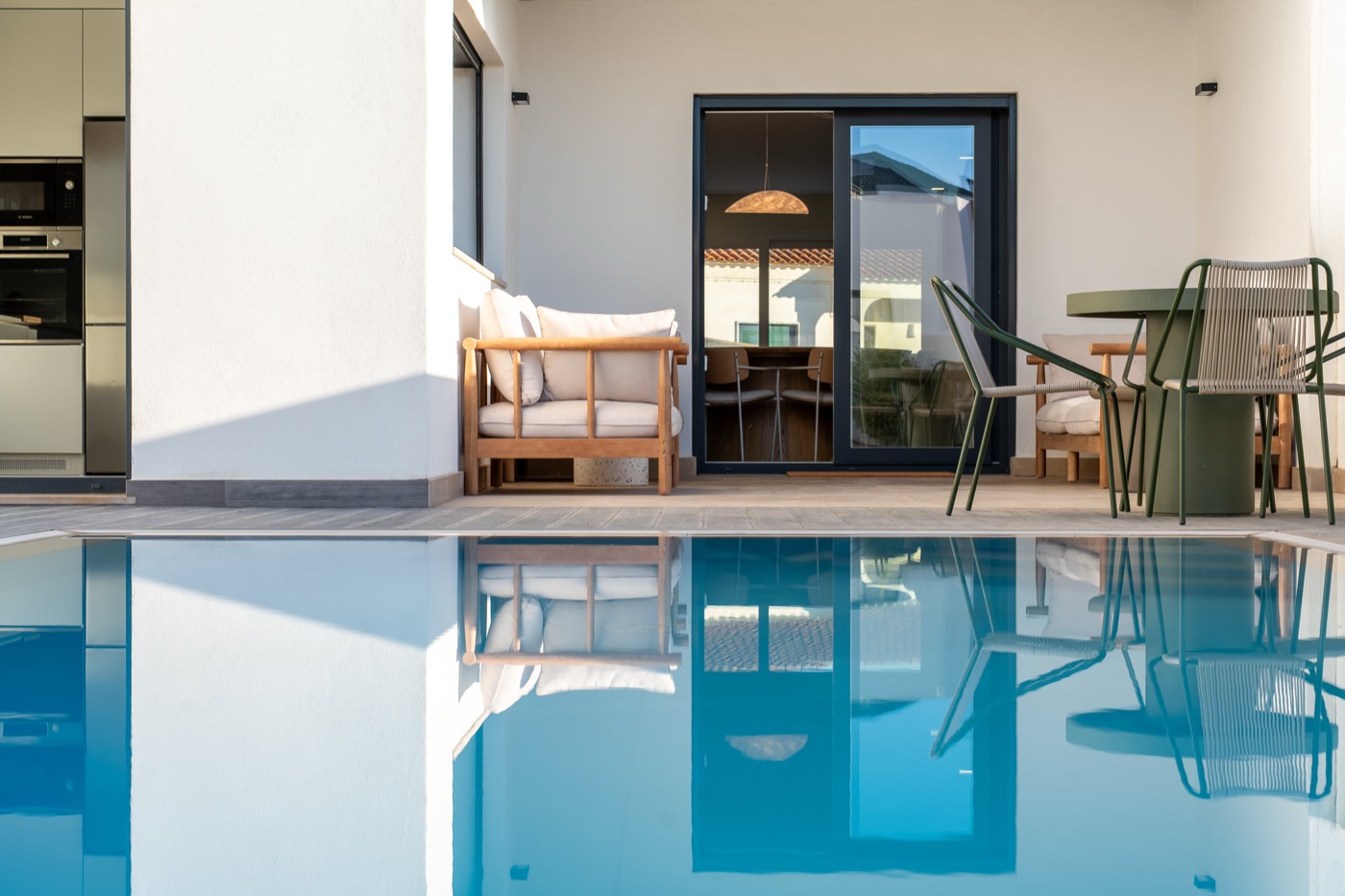 Terraço e piscina ao anoitecer, Sintra